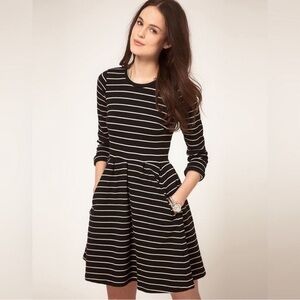 Whistles Shona Breton Stripe Skater Dress
Dark Navy and White Size 10